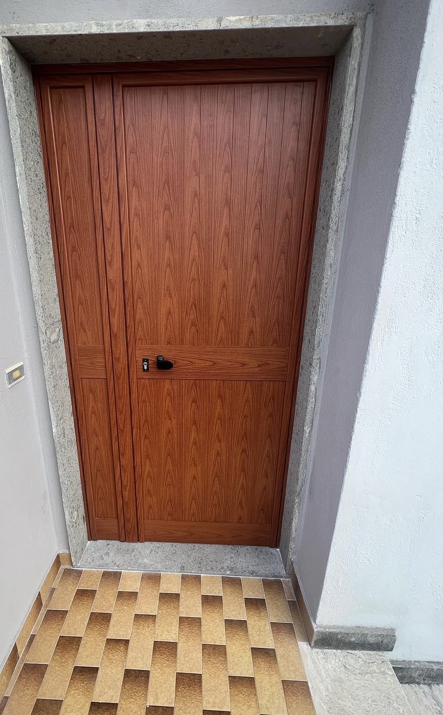 Porta d'ingresso effetto legno